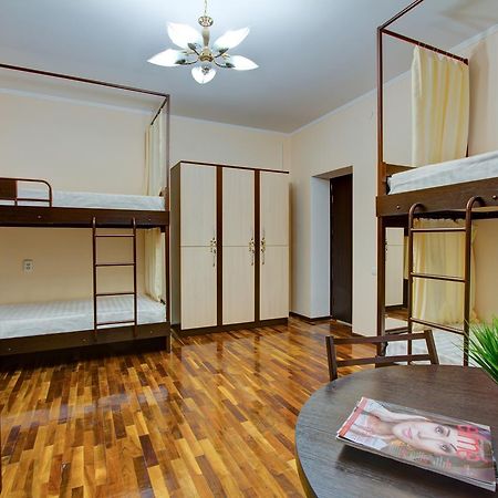 Centre Hostel Bishkek Esterno foto