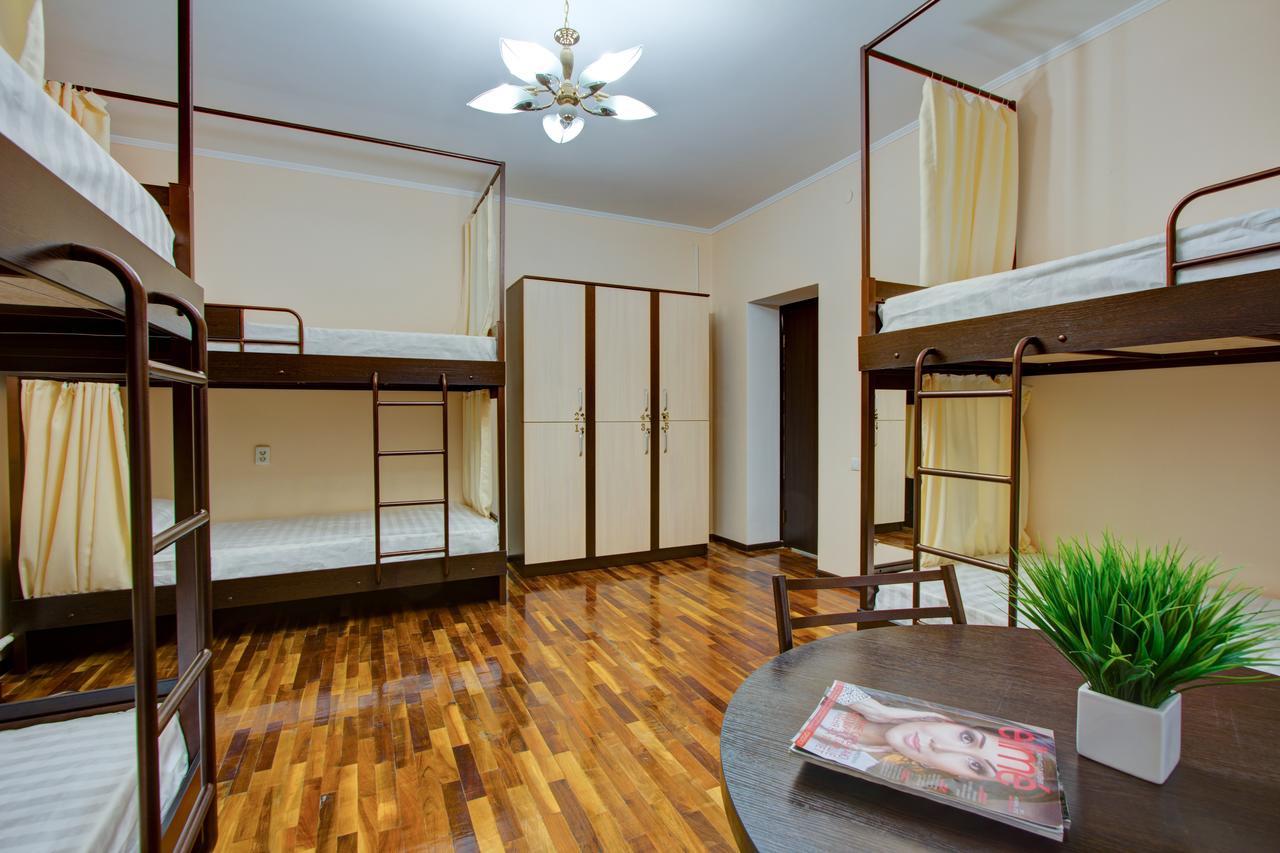 Centre Hostel Bishkek Esterno foto