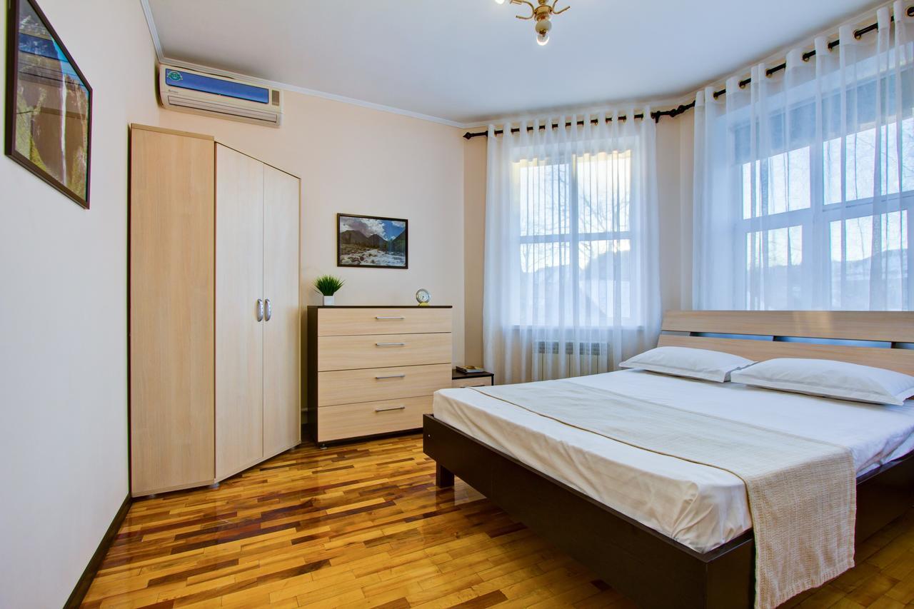 Centre Hostel Bishkek Esterno foto