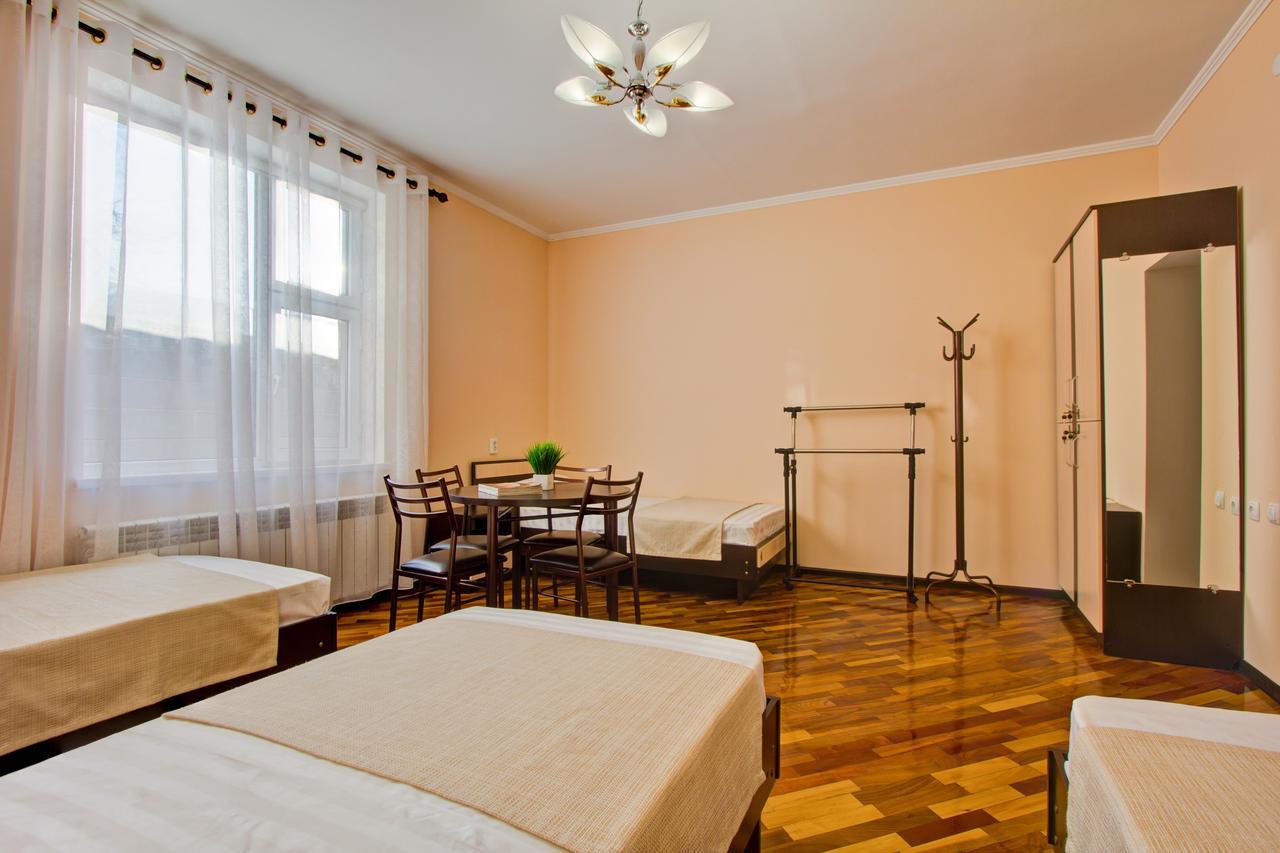 Centre Hostel Bishkek Esterno foto