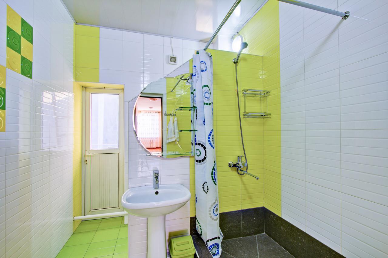 Centre Hostel Bishkek Esterno foto